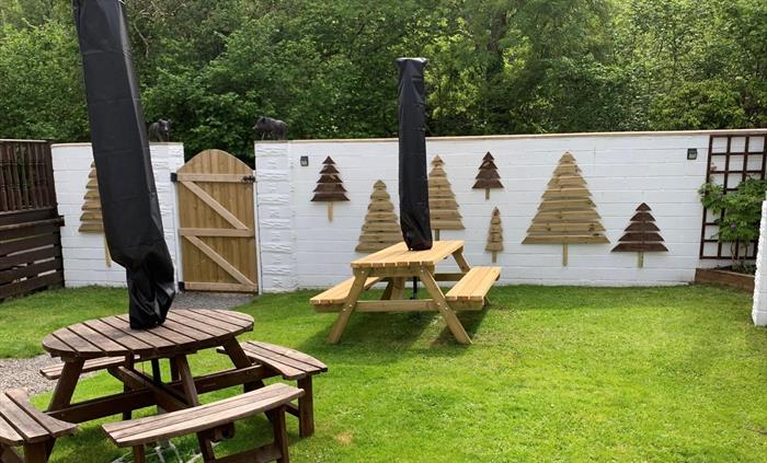 Tree Wall Garden - Enclosed garden, a great place to relax
